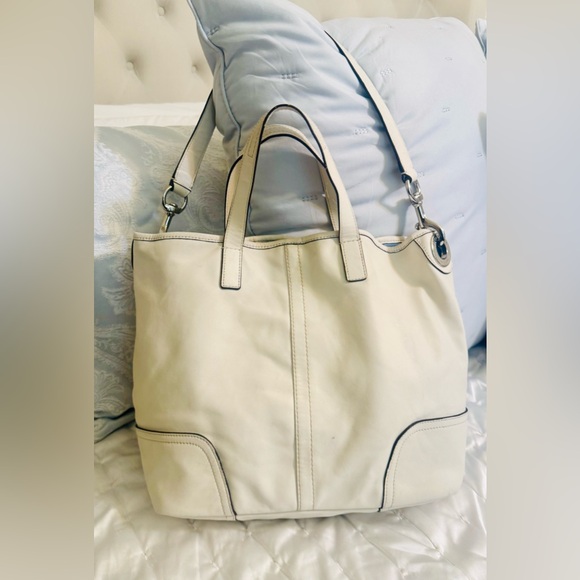 Coach Cream Shoulder Bag - Picture 7 of 16